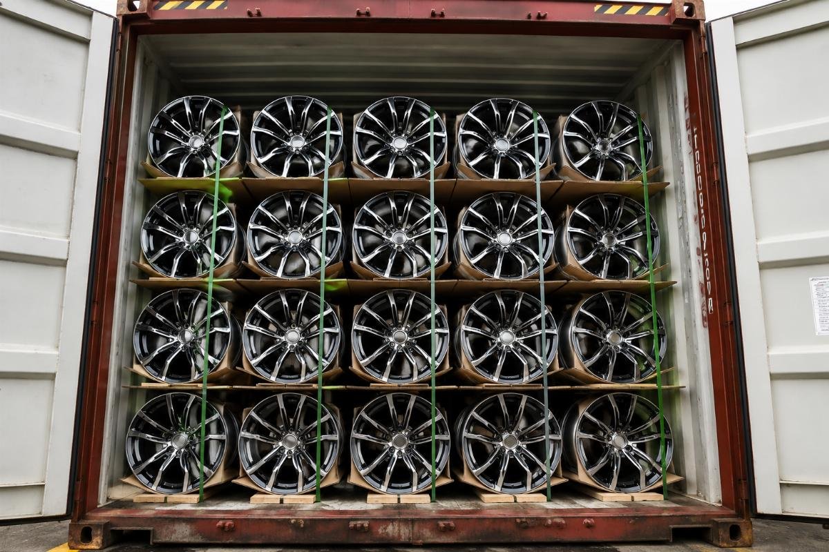 Bulk 21 inch alloy wheels for regional distribution Bulk stacked 21 inch alloy wheels in a shipping container ready for export